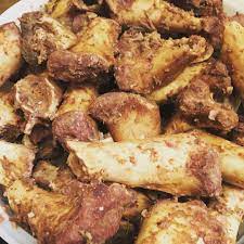 呼び戻しスープ用の骨がいい感じです 豚骨 呼び戻し げんこつ ラーメン 焼鳥 福岡 福津 宮若 新宮 福間ラーメンろくでなし food japanese food pork