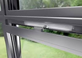 Moteurs A Chaine De La Serie Cdc De D H Mechatronic Une Solution Pour Les Fenetres En Pvc Infowebmenuiserie Fenetre Pvc Fenetre Pvc