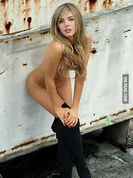 Elizabeth began modelling at the age of 4. Elizabeth Loaiza 9gag