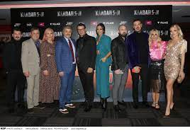 Νίκος βουρλιώτης, βίκυ κάβουρα, ναυσικά παναγιωτακοπούλου, ιωάννης απέργης, αλεξάνδρα παναγιώταρου και ο. Xalbah 5 0 Lamperh Premiera Gia Thn Tainia Toy Markoy Seferlh Cosmopoliti Com Xristina Polith