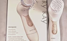 The results below show under ultraviolet light that the skinvigorate cleansing brush side is clearly cleaner. Mary Kay Skinvigorate