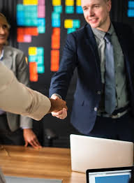 Pour travailler avec vos premiers clients, vous pouvez démarcher vos. Devenir Traducteur Assermente Acolad Community