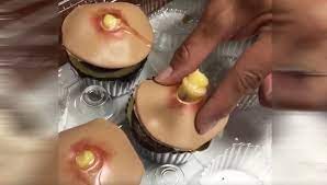 In gesprächen mit über 200 personen aus dem einzelhandel wurde mir bestätigt, nicht nur ich kenne eklige menschen. Ekel Trend Im Internet Igitt Nach Pickel Videos Kommen Jetzt Pickel Kuchen Und Man Kann Nicht Wegschauen Bunte De