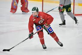 Lucas raymond (2002 28 mart doğumlu) bir olduğu i̇sveçli buz hokeyi kanat oyuncusu şu anda oynayan frölunda hc ait i̇sveç hokey ligi (shl). Red Wings Prospects Hope To Capture Gold For Sweden At World Juniors