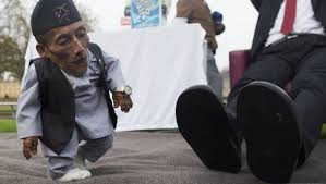 Elle correspond à la plus grande migration humaine au monde. Quand L Homme Le Plus Grand Du Monde Rencontre Le Plus Petit Lindependant Fr