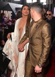 Priyanka Chopra Nearly Spills Out Of Grammy Awards Dress Before Husband Nick Jonas Mishap Celebrity News Showbiz Tv Express Co Uk Celebrities dress up for met gala 2020 at home.