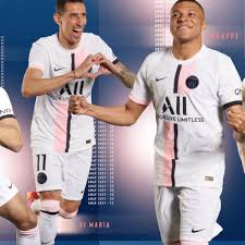 Retrouvez tous les maillots du psg officiels, les tenues portées par les joueurs parisiens et les nouveaux maillots de paris ! Le Psg Devoile Son Maillot Exterieur Pour La Saison 2021 2022 L Equipe