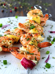 12 pommes de terre » la ratte du touquet » 4 tranches de jambon espagnol 6 tranches de fromage à raclette mettre. Brochettes De Crevettes Marinees A L Ail Citron Confit Et Aromates Les Epices Rient