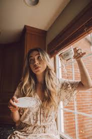 16 Easy Indoor Photoshoot Ideas Madcrayy In 2020 Fun Photoshoot Creative Photoshoot Ideas Girl Photo Shoots