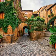 Travel Agency Miami Fl On Instagram Bagnoregio Es Una Hermosa Poblacion En Italia La Cual Es Considerada Entre Lo Italy Toscana Italy Places To Go