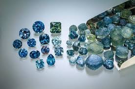 Beautiful Raw And Faceted Blue Sapphire From Gem Mountain Near Rock Creek In Montana The Sapphires In Crystals And Gemstones Minerals And Gemstones Gemstones