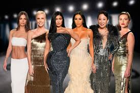 Stars including rooney mara and and nobody did it better than kim kardashian west—the reality mogul arrived at vanity fair's annual oscars party in a piece of fashion history. Vanity Fair Oscars After Party Sees Kim Kardashian Kylie Jenner And Emily Ratajkowski Hit Red Carpet London Evening Standard Evening Standard