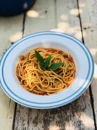Sos bolognese bukan sahaja sesuai dengan cita rasa orang ramai, malah sangat mudah untuk disediakan. Chef Sue Arukin Kongsi Cara Buat Sos Spageti Homemade Paling Sedap Guna Tomato Segar