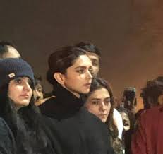 Deepika Padukone At Jnu With The Students Deepika Padukone Historical Figures Historical