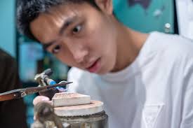 Vic Wang私塾金工鍛敲手環與銀戒，融入無限浪漫及誠意敲出獨一無二的個人風格金屬配件– 甘單慢漫遊