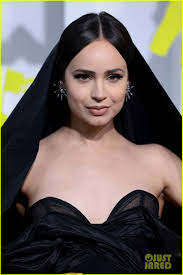 Purple Hearts' Star Sofia Carson Reunites With Dove Cameron at MTV VMAs  2022: Photo 4807247