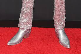 Lil nas x just knows how to go viral. Lil Nas X S At Mtv Vmas Best Looks From Red Carpet To Performance Footwear News