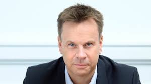 Justin Platt's Instagram, Twitter & Facebook