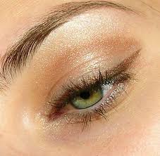Sinon , pour quelquechose de plus conventionnel, un dégradé beige/brun. L Eye Liner Colore Quelle Couleur Pour Surligner Mes Yeux