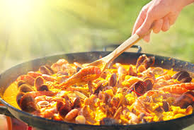 Either 'que' or 'de' can be used with 'más' or 'menos' in making comparisons in spanish, but they aren't used in the same way. Know Your Paella A Brief History Of Spain S Favorite Dish
