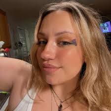 Cassandra Craven's Instagram, Twitter & Facebook