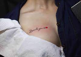 Hình xăm chữ ý nghĩa cho nữ ở bắp tay. Hinh XÄƒm Chá»¯ Ä'áº¹p Cho Ná»¯ á»Ÿ Vai Cá»• Tay LÆ°ng Nhiá»u Y NghÄ©a Meta Vn