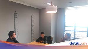 Well, kami dah temui 6 perbezaan paling ketara antara raya dulu dan raya sekarang. Kisah Ribut 2 Teman Dunia Maya Di Kasus Parodi Indonesia Raya