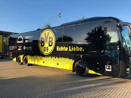 Neben dem mannschaftsbus waren am abend des 11. Ruhr Nachrichten Bvb No Twitter Exklusiv So Sieht Der Neue Bvb Mannschaftsbus Aus Foto Rn Florian
