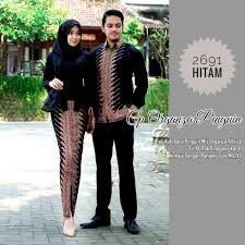 Trend model baju batik couple kekinian untuk kondangan terbaru , banyak sekali pilihan warna yang tersedia. 15 Trend Terbaru Baju Couple Kondangan Untuk Anak Muda Ide Baju Couple