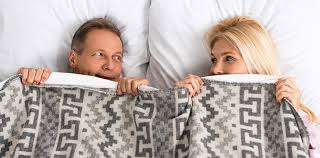 Kuscheldecke mit ärmeln top 7 walser 13678 snug me tv luxus mia cossotta sparangebote tagesdecke schmusedecke. Kuscheldecken Mit Armeln Kaufratgeber Schlafwissen