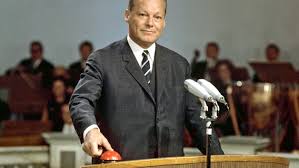 Wann wurde der schwarz weiß fernseher erfunden hallo ich muss einen vortrag über die goldenen 20er halten. Bewegte Bilder Die Geschichte Des Fernsehens Ndr De Geschichte