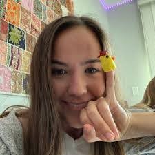 Nicole Behr's Instagram, Twitter & Facebook