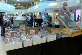 Return to top of page. Sports Cards Lovers Flock To Sports Card Show At Cherryvale Mall