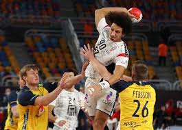 وتضم قائمة المنتخب ٢١ لاعبا وهم: Ù…Ø¯Ø±Ø¨ Ù…ØµØ± Ù„Ù„ÙŠØ¯ Ø§Ù„Ø®Ø³Ø§Ø±Ø© Ø£Ù…Ø§Ù… Ø§Ù„Ø³ÙˆÙŠØ¯ Ù…Ø­Ø¨Ø·Ø© Ø²ÙŠÙ† Ø±Ø§Ø¦Ø¹ ÙˆØ§Ù„Ø£Ø­Ù…Ø± Ù„Ø§ ÙŠØ¯Ø§ÙØ¹ Ø§Ù„Ù…ØµØ±ÙŠ Ø§Ù„ÙŠÙˆÙ…