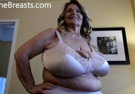 Sarah Juicy Fat Tits in Bras - DivineBreasts.com - Real Women Real Big Tits