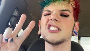 Smiles all around 😊☺️ #smile #rainbowhair #rainbows #lgbt #lgbtadult #gay  #gayadult #pridemonth