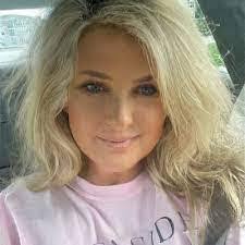 Diane Castleberry's Instagram, Twitter & Facebook