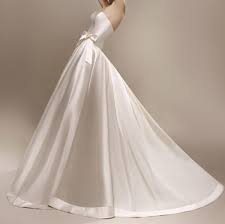 Kurzinhalt monsieur claude und seine frau marie sind ein zufriedenes ehepaar in der französischen provinz und haben vier ziemlich schöne töchter. Monsieur Claude Seine Tochter Kleid Hochzeit Prachtiges Brautkleid Traum Hochzeitskleider