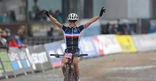 Before her 'exploit' in 2020, loana had raced the tokyo 2020 test event. Vtt De Skieuse A Reine Du Vtt A 21 Ans L Histoire De Loana Lecomte