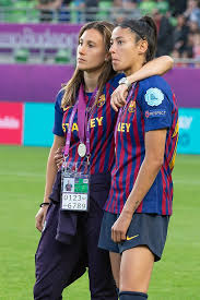 So gehören dem verein frauenabteilungen im fußball, in der leichtathletik, im hockey, im eiskunstlauf sowie zwei angegliederte abteilungen im basketball und im volleyball an. Datei 2019 05 18 Fussball Frauen Uefa Women S Champions League Olympique Lyonnais Fc Barcelona Stp 0059 Lr10 By Stepro Jpg Wikipedia