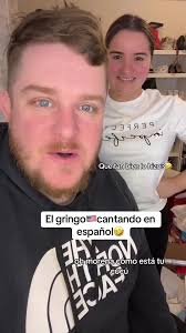 Gringos Cantando Macarena Español