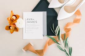 In just one click you can send awesome scented aura of flowers in iowa city iowa usa to your closest ones to adore their party places. Styled Shoot Walker Homestead Iowa City Shelly Sarver Designs Floral Event Design