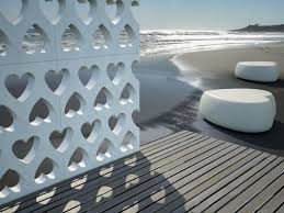 Mireya Duart Celosia De Hormigon Corazon Mobiliario Urbano Arquitectura Bricolaje Concreto Paneles De Madera