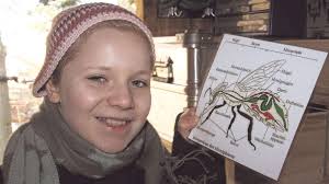 Die zwölfjährige Merle Schmidt aus Heringen ist die wohl jüngste Imkerin im  Kreis