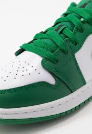 Buy and sell air jordan 1 low shoes at the best price on stockx, the live marketplace for 100% real air jordan sneakers and other popular new releases. Jordan Air 1 Low Unisex Basketballschuh Pine Green Black White Grun Zalando De