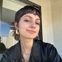 Gil Lipkin's Instagram, Twitter & Facebook