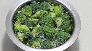Add broccoli, sprinkle salt and turmeric. Broccoli Stir Fry Recipe Broccoli Curry Recipe Indian Broccoli Recipes