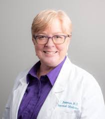 Lucinda Bateman's Instagram, Twitter & Facebook