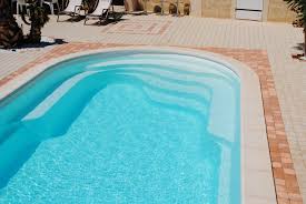 Comment faire pour calculer le tarif d'une coque de piscine au plus proche de la réalité ? Prix D Une Piscine Coque 8x4 Pas Cher Tout Compris Sur Aubagne