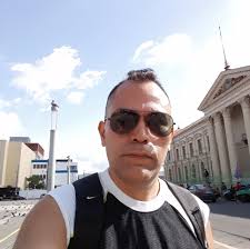 Who knew there is a huge statue of Marilyn Monroe in Palm Springs?